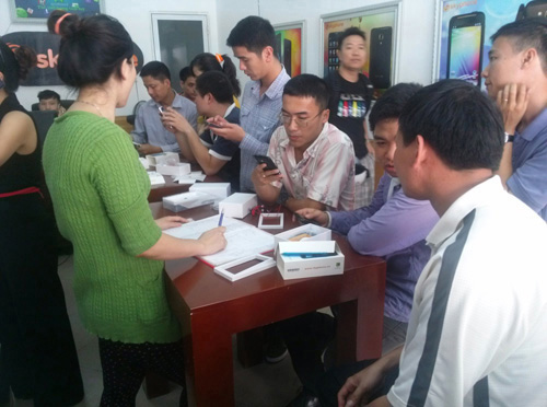 Siêu phẩm chip 8 nhân, Ram 2G hút khách nhờ khuyến mãi 2,5 triệu đồng.