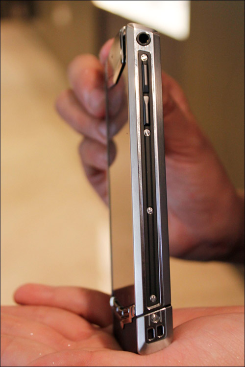 Vertu chính thức công bố smartphone đầu tiên chạy Android tại Việt Nam Vertu chính thức công bố smartphone đầu tiên chạy Android tại Việt Nam