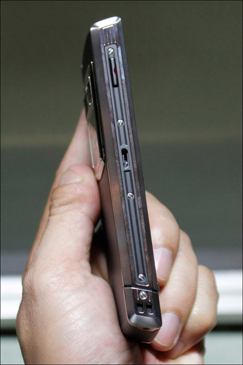 Vertu chính thức công bố smartphone đầu tiên chạy Android tại Việt Nam Vertu chính thức công bố smartphone đầu tiên chạy Android tại Việt Nam