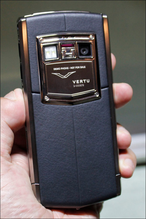 Vertu chính thức công bố smartphone đầu tiên chạy Android tại Việt Nam Vertu chính thức công bố smartphone đầu tiên chạy Android tại Việt Nam