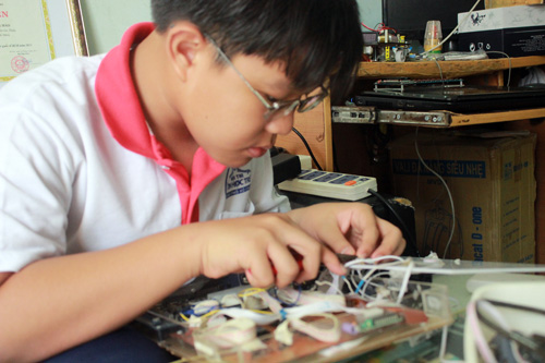 'Thần đồng' tin học 13 tuổi giành hàng chục giải thưởng