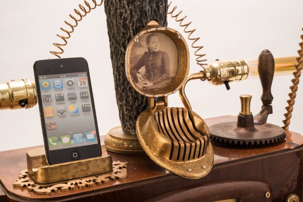 [Khám phá] Biến smartphone thành máy phát nhạc cổ xưa 
