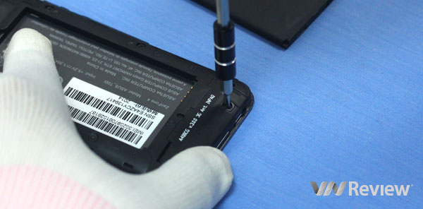 Khám phá bên trong điện thoại giá rẻ Asus Zenfone 4 
