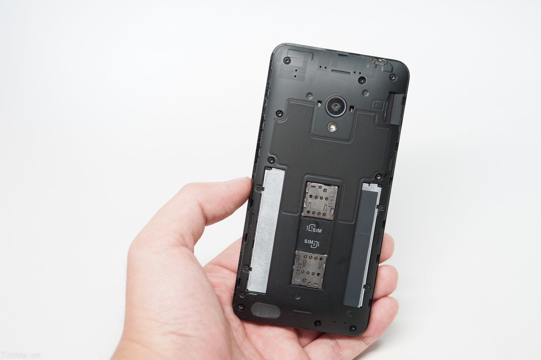 Trên tay Asus Zenfone 4.5 chính hãng: màn hình cải tiến nhiều, chip Intel, giá tốt