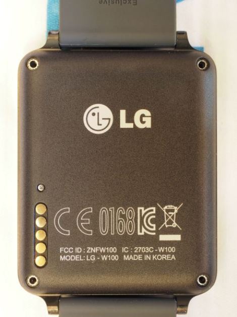Xem linh kiện bên trong LG G Watch và Samsung Gear Live 
