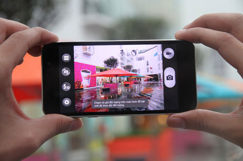 iRevo vượt trội smartphone cùng tầm giá.