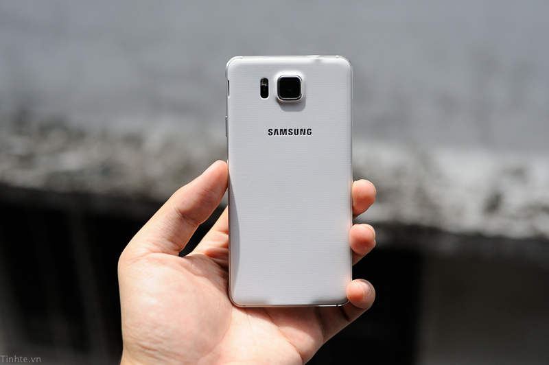 Trên tay Samsung Galaxy Alpha: khung kim loại, chip mạnh hơn cả Tab S