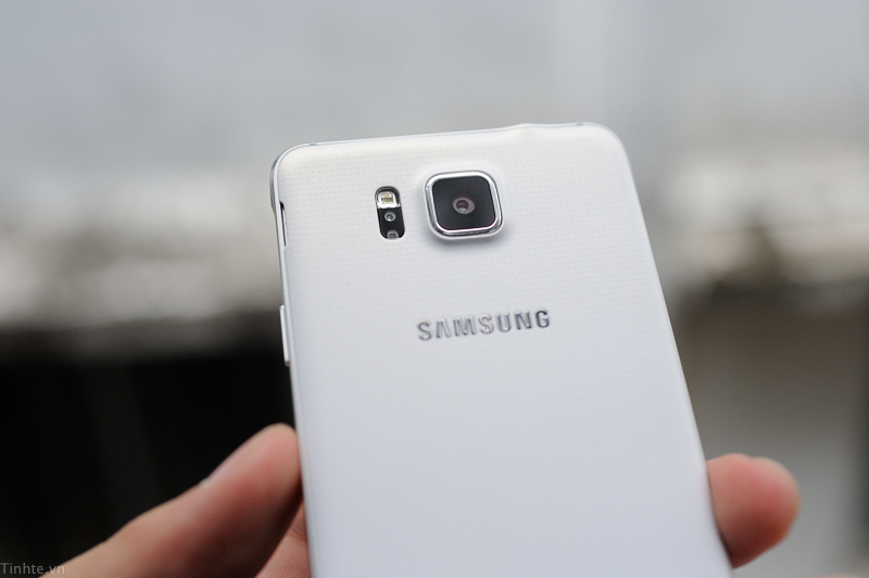 Trên tay Samsung Galaxy Alpha: khung kim loại, chip mạnh hơn cả Tab S