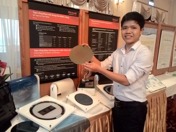 Máy móc cho nhà máy sản xuất chip đầu tiên đã về đến Việt Nam