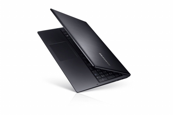 Samsung công bố 2 laptop cùng công nghệ SideSync mới