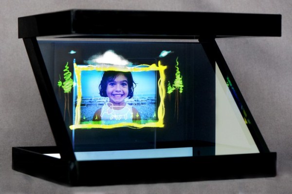 Biến smartphone thành máy chiếu 3D 